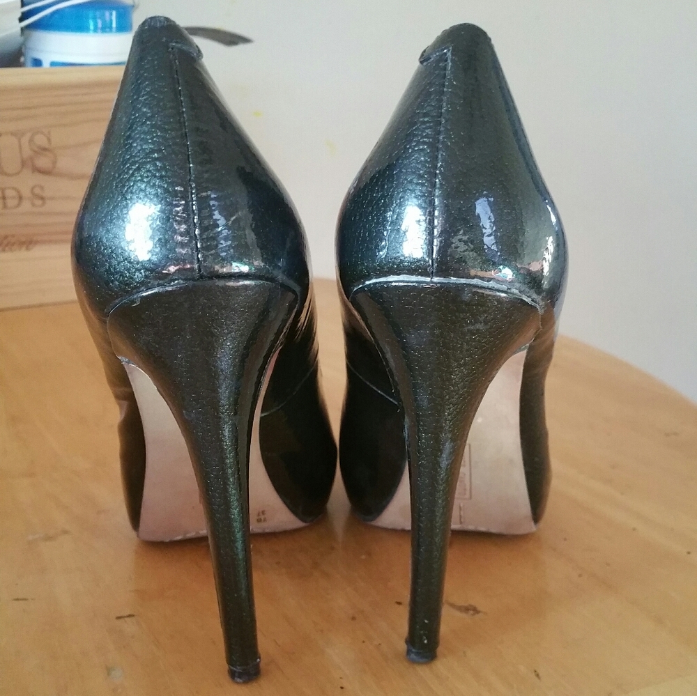 Vince Camuto Black Pumps - Picture 2 of 3